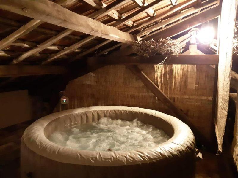 Gite, Jacuzzi & Vin Au Grenier De Madiran المظهر الخارجي الصورة